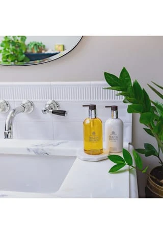 MOLTON BROWN HAND CARE Flora Luminare Hand Lotion 300ml 9 MOLTON BROWN HAND CARE Flora Luminare Hand Lotion 300ml – Bild 7